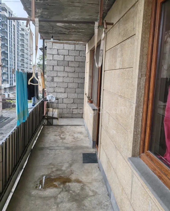 4 Սենյականոց Բնակարան Քարե Շենքում, 94քմ, 2/5 հարկ, Նորմալ Վիճակում