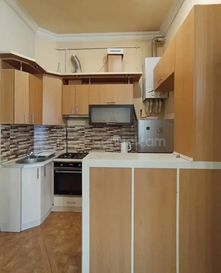 3 Սենյականոց Բնակարան Քարե Շենքում, 76քմ, 2/5 հարկ, Կապիտալ Վերանորոգված, Կահավորված, Արևկող