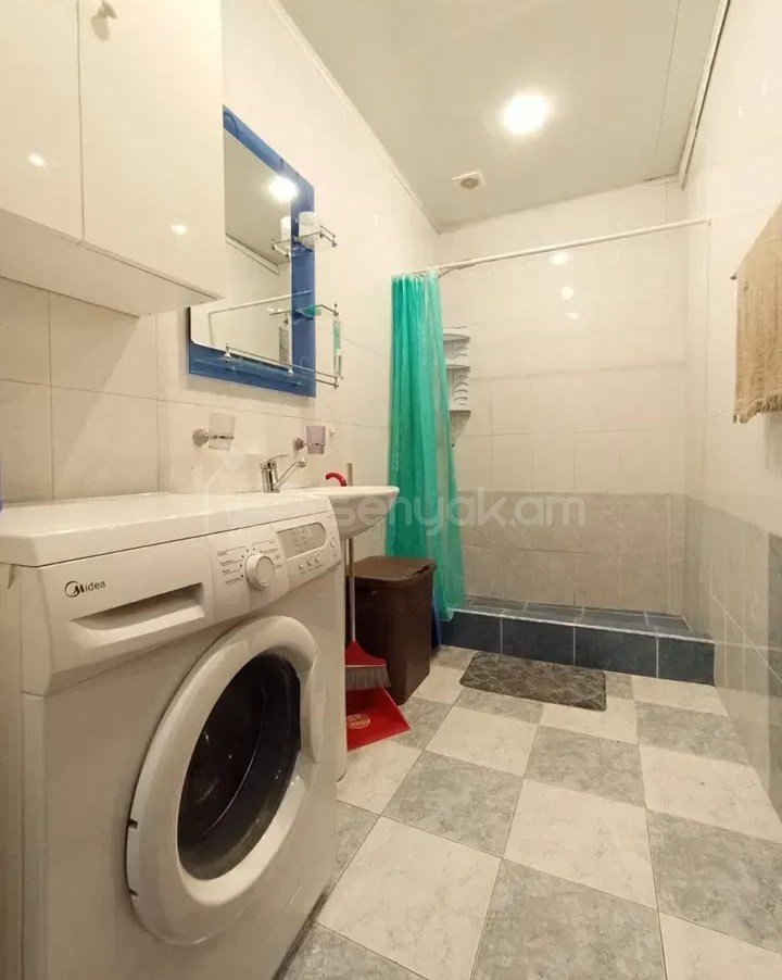 3 Սենյականոց Բնակարան Քարե Շենքում, 76քմ, 2/5 հարկ, Կապիտալ Վերանորոգված, Կահավորված, Արևկող
