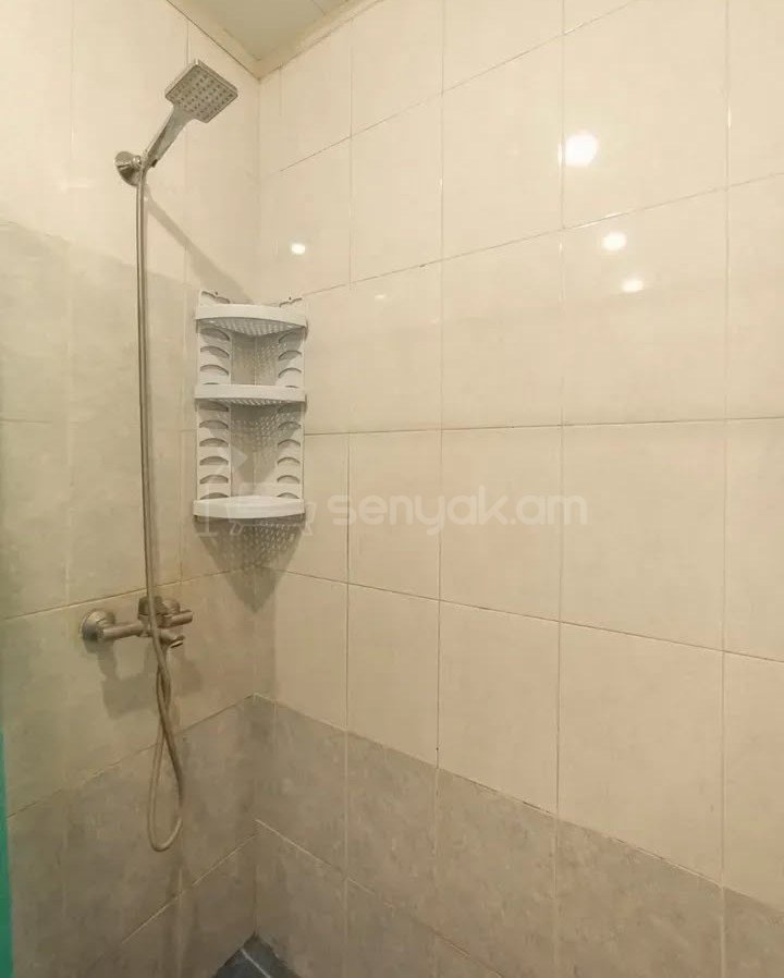 3 Սենյականոց Բնակարան Քարե Շենքում, 76քմ, 2/5 հարկ, Կապիտալ Վերանորոգված, Կահավորված, Արևկող