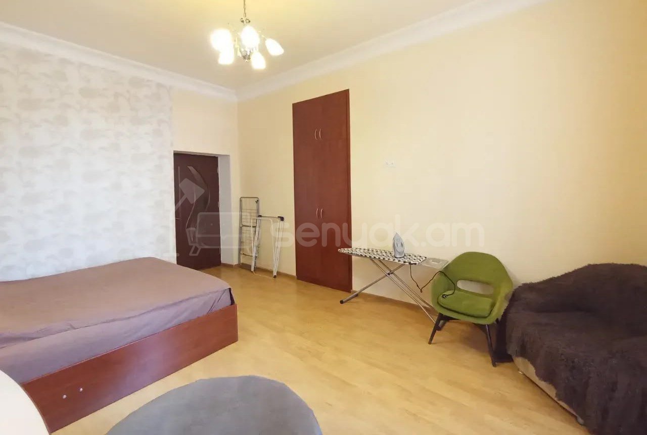 3 Սենյականոց Բնակարան Քարե Շենքում, 76քմ, 2/5 հարկ, Կապիտալ Վերանորոգված, Կահավորված, Արևկող