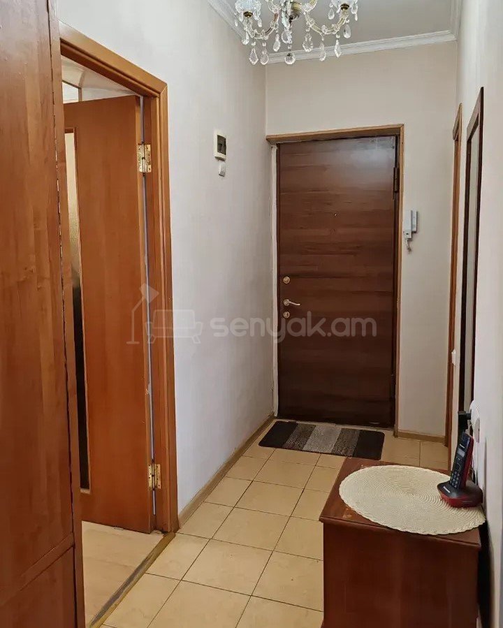 3 Սենյականոց Բնակարան Քարե Շենքում, 76քմ, 3/5 հարկ, Կապիտալ Վերանորոգված