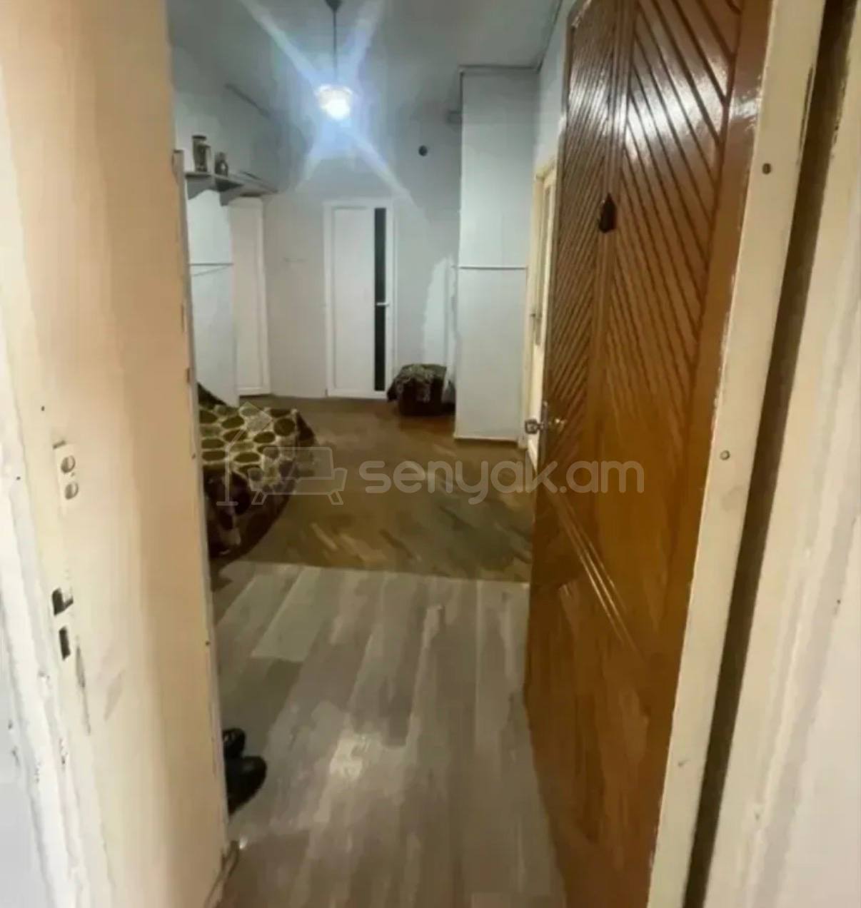 3 Սենյականոց Բնակարան Քարե Շենքում, 78քմ, 5/5 հարկ, Նորմալ Վիճակում