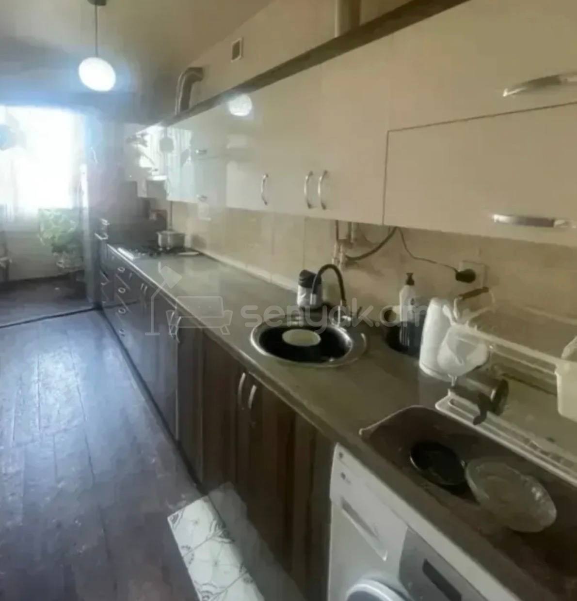 3 Սենյականոց Բնակարան Քարե Շենքում, 78քմ, 5/5 հարկ, Նորմալ Վիճակում