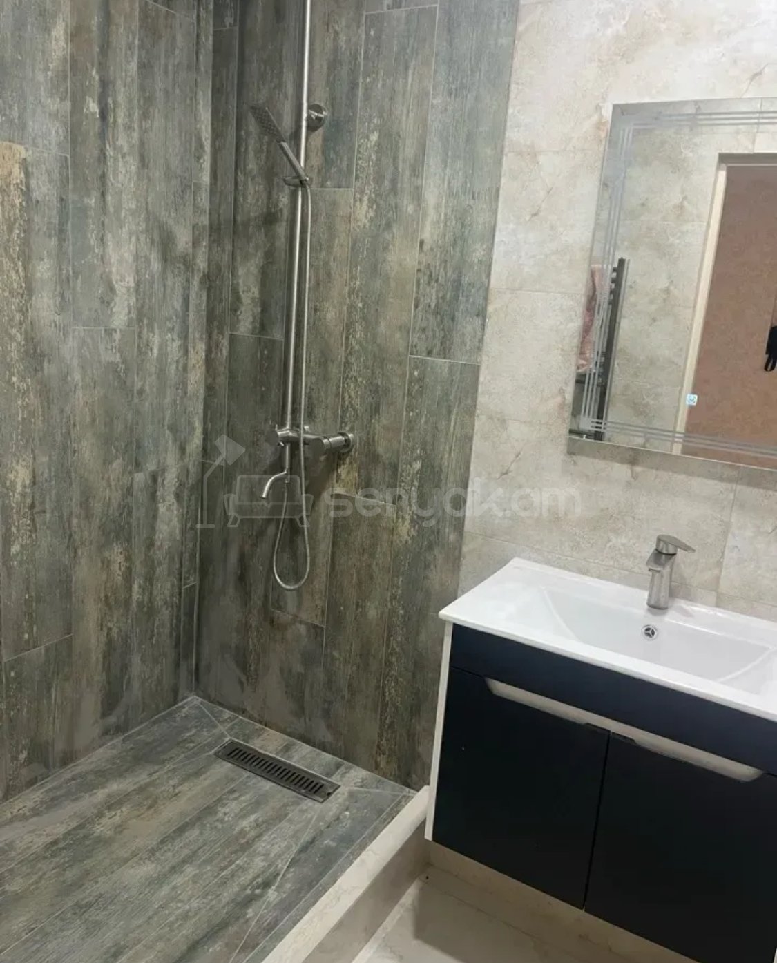 3 Սենյականոց Բնակարան Քարե Շենքում, 83քմ, 5/5 հարկ, Կապիտալ Վերանորոգված