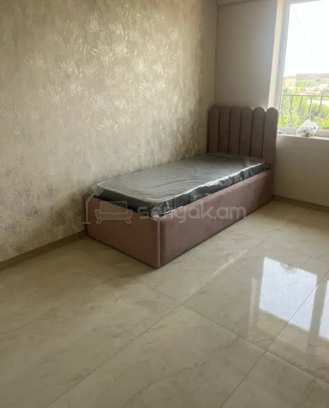 3 Սենյականոց Բնակարան Քարե Շենքում, 83քմ, 5/5 հարկ, Կապիտալ Վերանորոգված