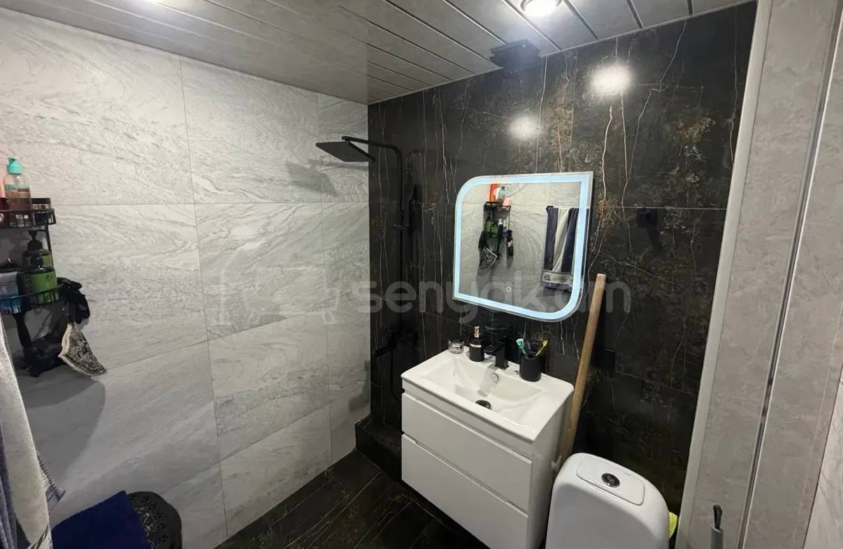 2 Սենյականոց Բնակարան Քարե Շենքում, 60քմ, 4/5 հարկ, Կապիտալ Վերանորոգված