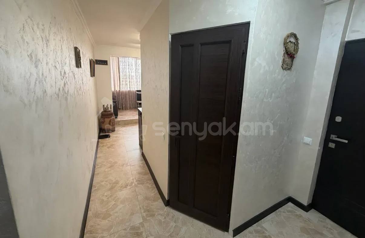 2 Սենյականոց Բնակարան Քարե Շենքում, 60քմ, 4/5 հարկ, Կապիտալ Վերանորոգված