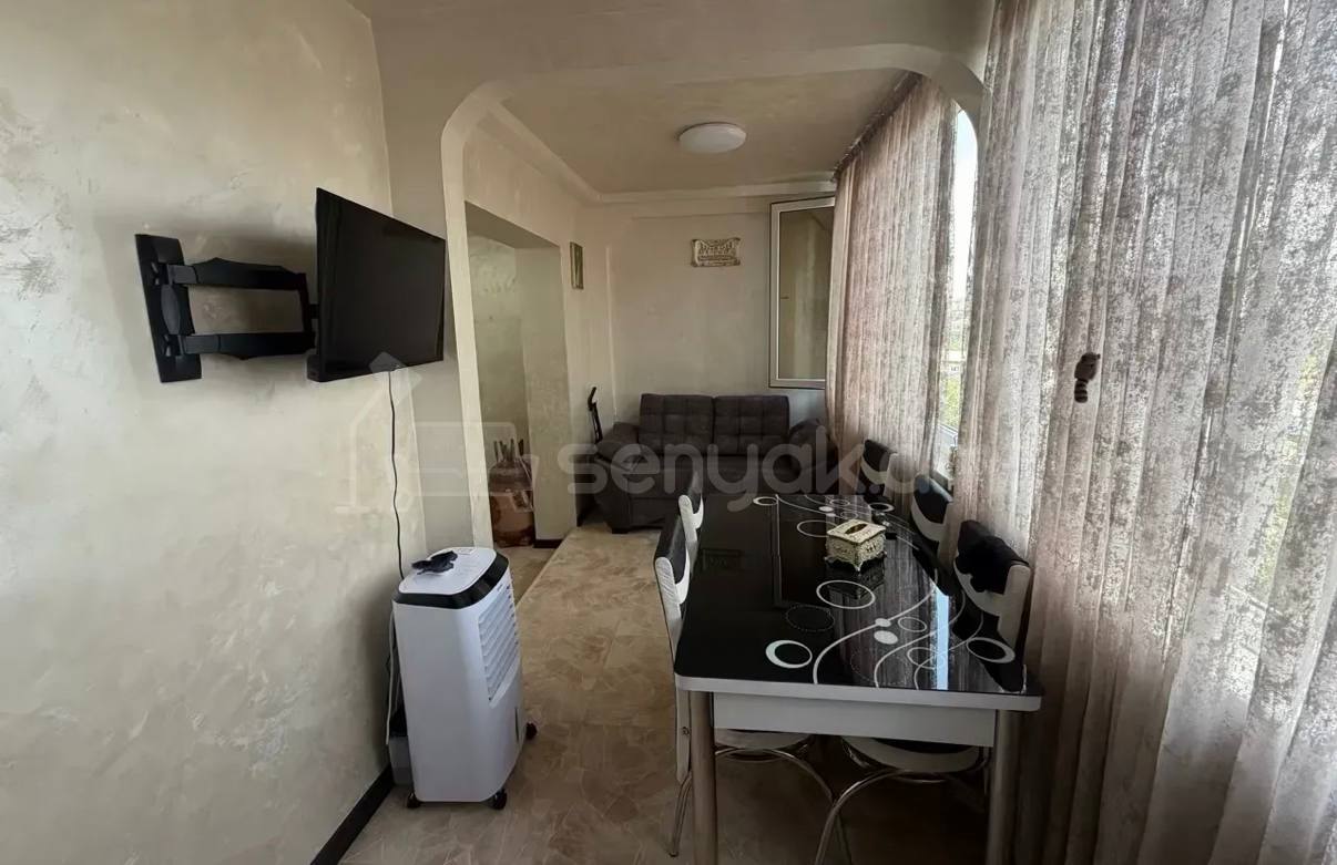 2 Սենյականոց Բնակարան Քարե Շենքում, 60քմ, 4/5 հարկ, Կապիտալ Վերանորոգված