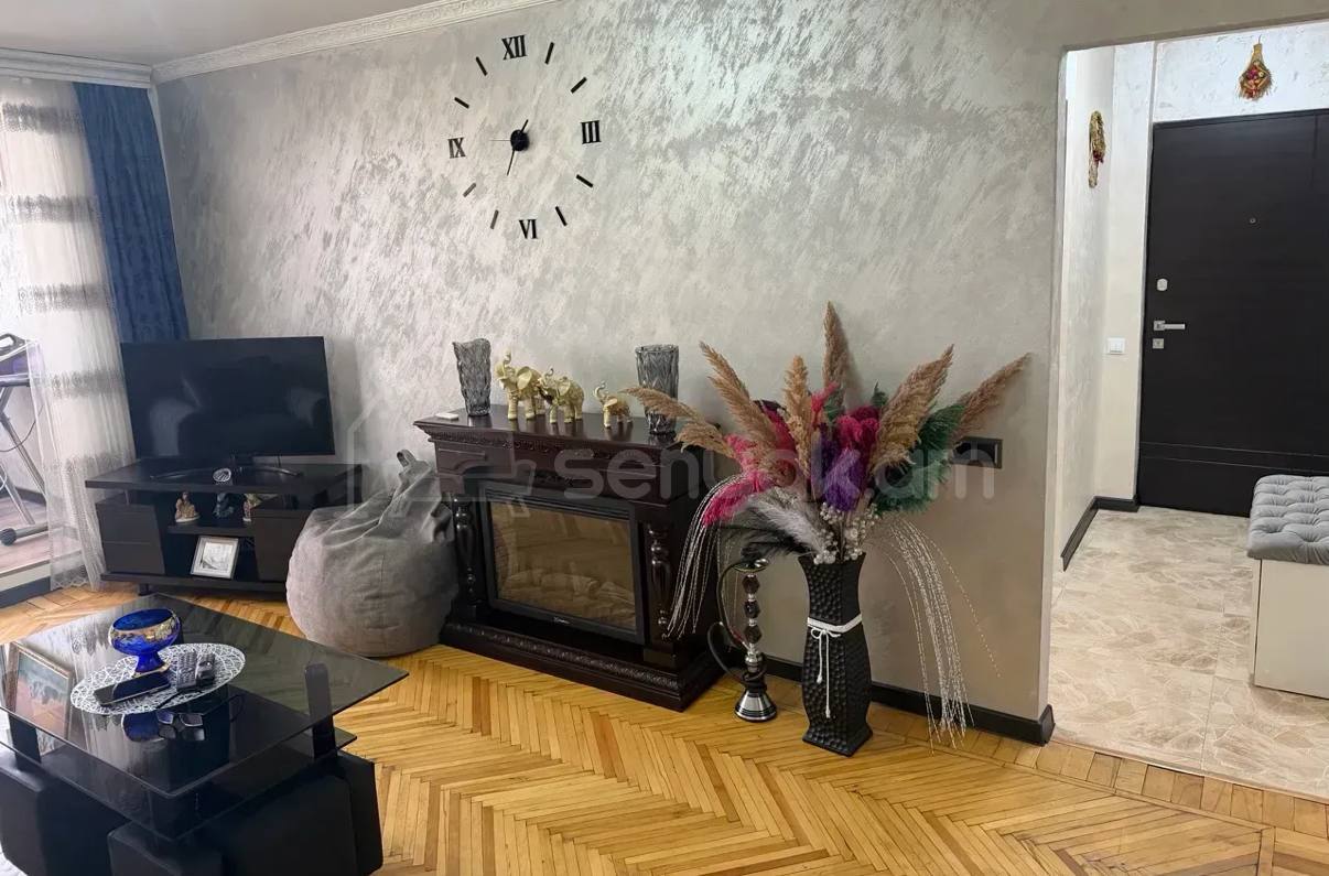 2 Սենյականոց Բնակարան Քարե Շենքում, 60քմ, 4/5 հարկ, Կապիտալ Վերանորոգված