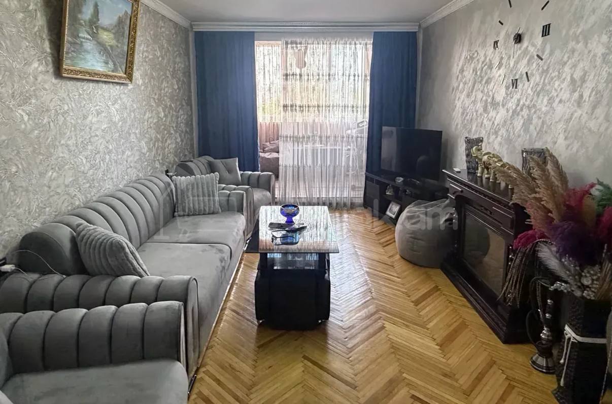2 Սենյականոց Բնակարան Քարե Շենքում, 60քմ, 4/5 հարկ, Կապիտալ Վերանորոգված