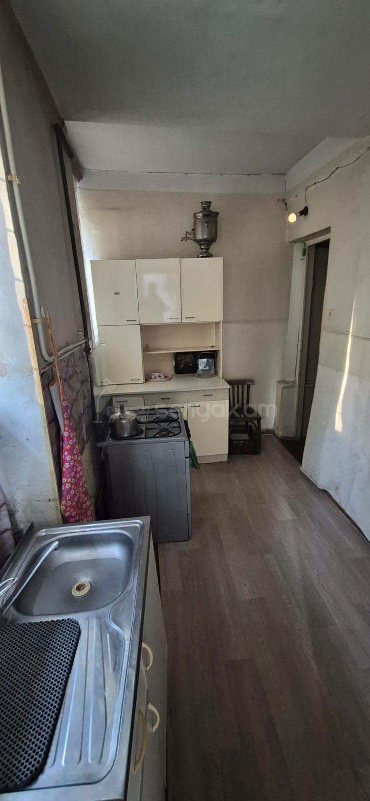 1 Սենյականոց Բնակարան Քարե Շենքում, 39քմ, 1/5 հարկ, Պետական Վիճակում