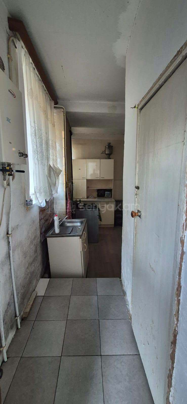 1 Սենյականոց Բնակարան Քարե Շենքում, 39քմ, 1/5 հարկ, Պետական Վիճակում