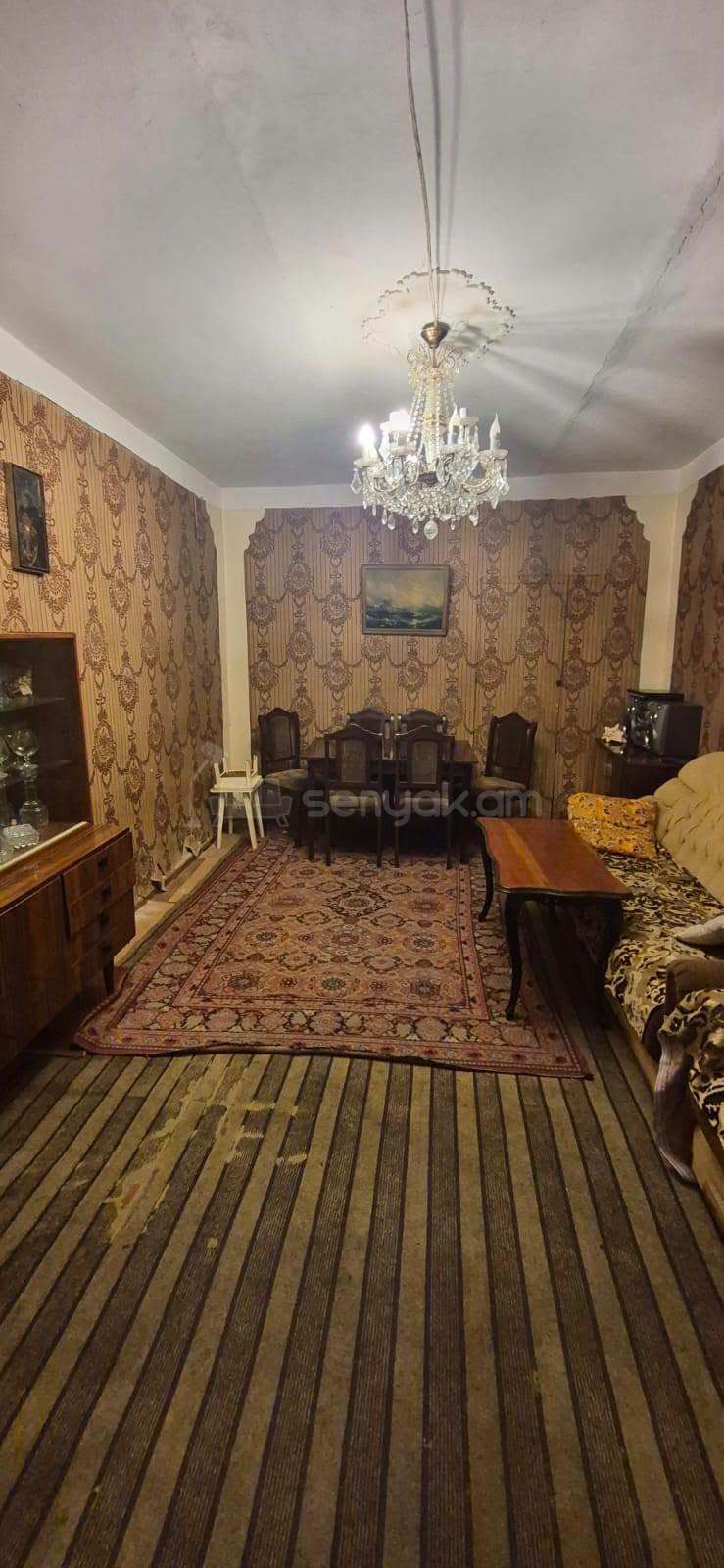 1 Սենյականոց Բնակարան Քարե Շենքում, 39քմ, 1/5 հարկ, Պետական Վիճակում