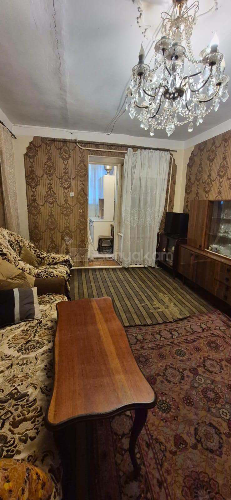 1 Սենյականոց Բնակարան Քարե Շենքում, 39քմ, 1/5 հարկ, Պետական Վիճակում