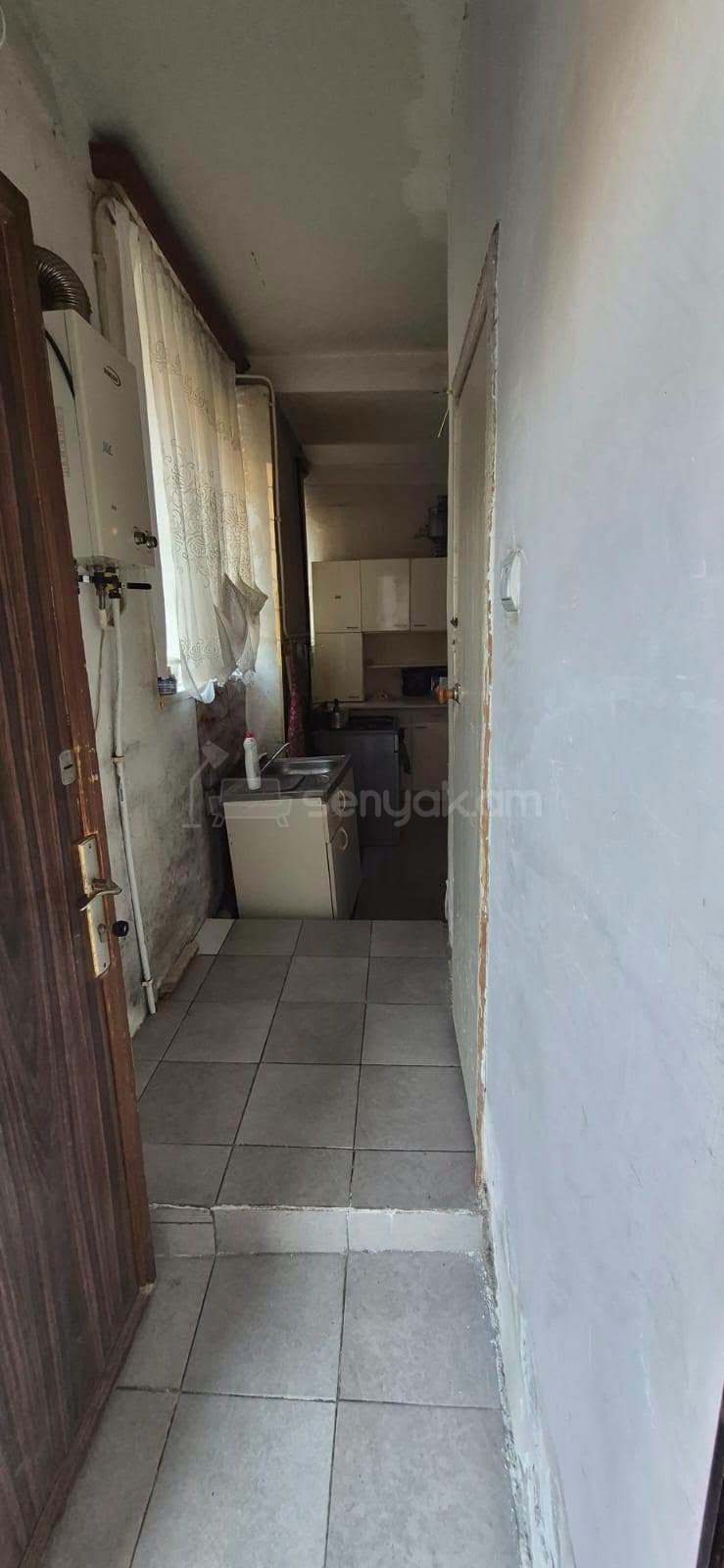 1 Սենյականոց Բնակարան Քարե Շենքում, 39քմ, 1/5 հարկ, Պետական Վիճակում