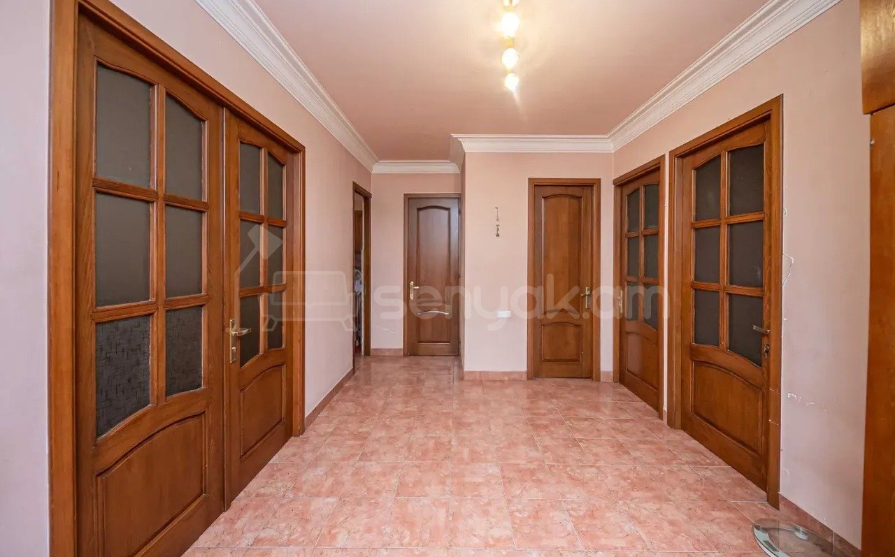 3 Սենյականոց Բնակարան Քարե Շենքում, 92քմ, 1/7 հարկ, Կոսմետիկ Վերանորոգված