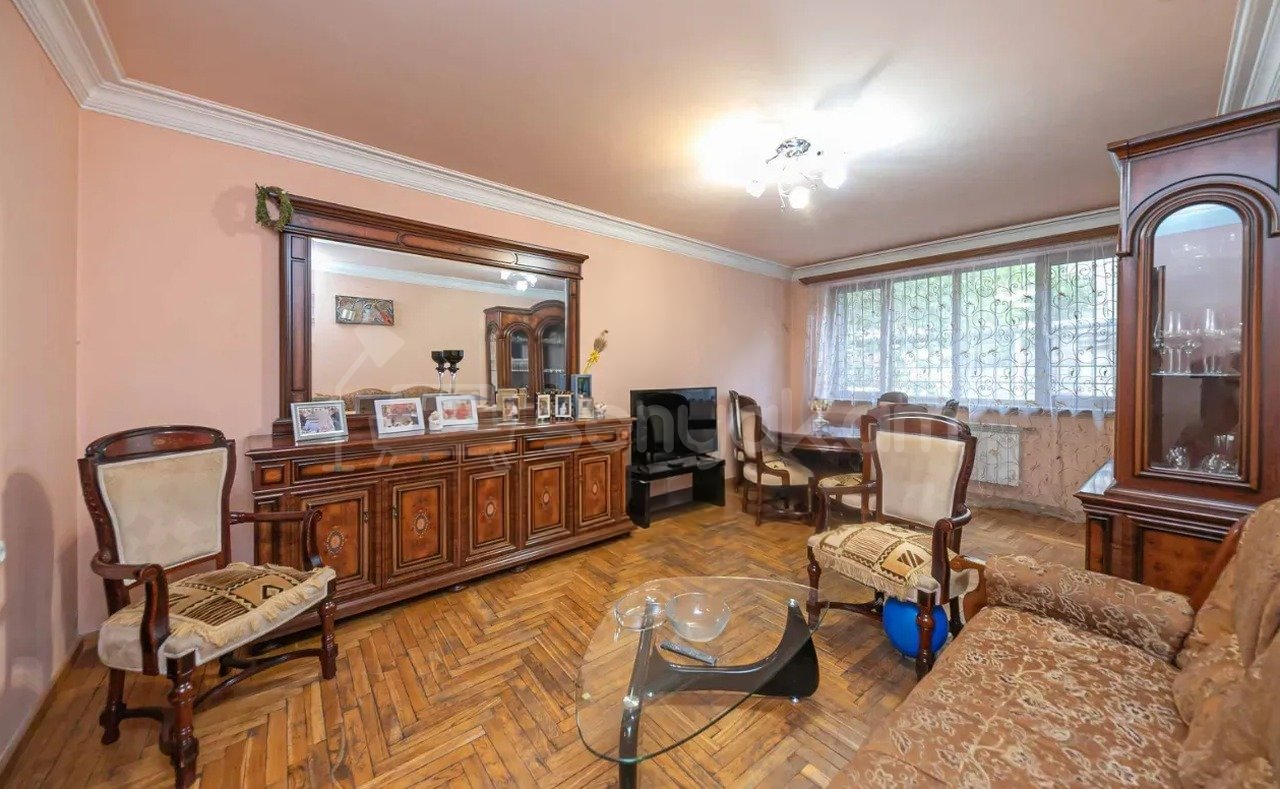 3 Սենյականոց Բնակարան Քարե Շենքում, 92քմ, 1/7 հարկ, Կոսմետիկ Վերանորոգված