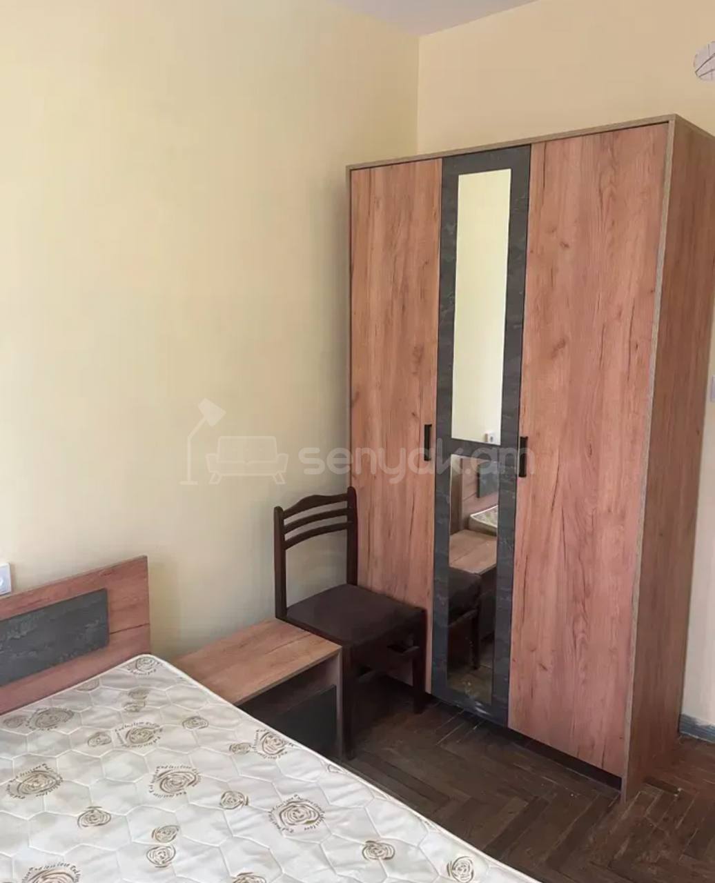 3 Սենյականոց Բնակարան Քարե Շենքում, 80քմ, 2/5 հարկ, Կոսմետիկ Վերանորոգված, Կահավորված