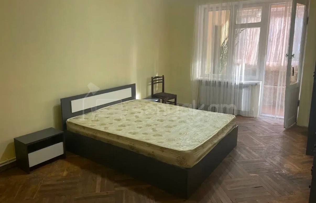 3 Սենյականոց Բնակարան Քարե Շենքում, 80քմ, 2/5 հարկ, Կոսմետիկ Վերանորոգված, Կահավորված