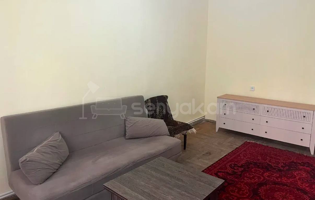 3 Սենյականոց Բնակարան Քարե Շենքում, 80քմ, 2/5 հարկ, Կոսմետիկ Վերանորոգված, Կահավորված
