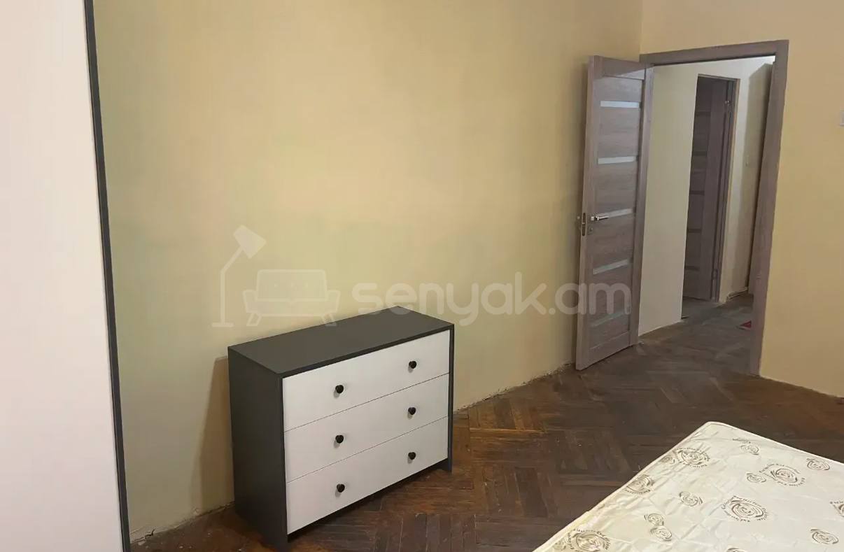 3 Սենյականոց Բնակարան Քարե Շենքում, 80քմ, 2/5 հարկ, Կոսմետիկ Վերանորոգված, Կահավորված