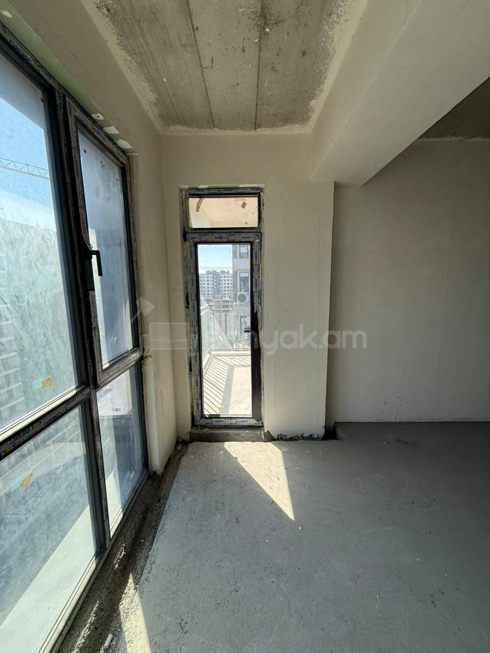 4 Սենյականոց Բնակարան Նորակառույցում, 117քմ, 12/16 հարկ, Զրոյական Վիճակում