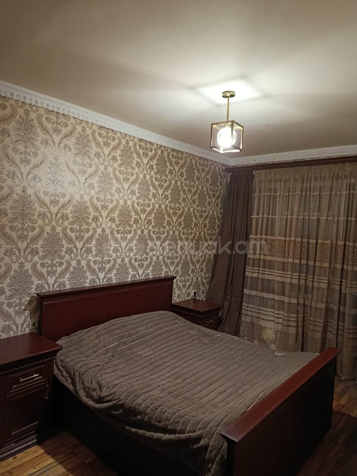 3 Սենյականոց Բնակարան Քարե Շենքում, 74քմ, 2/5 հարկ, Կապիտալ Վերանորոգված