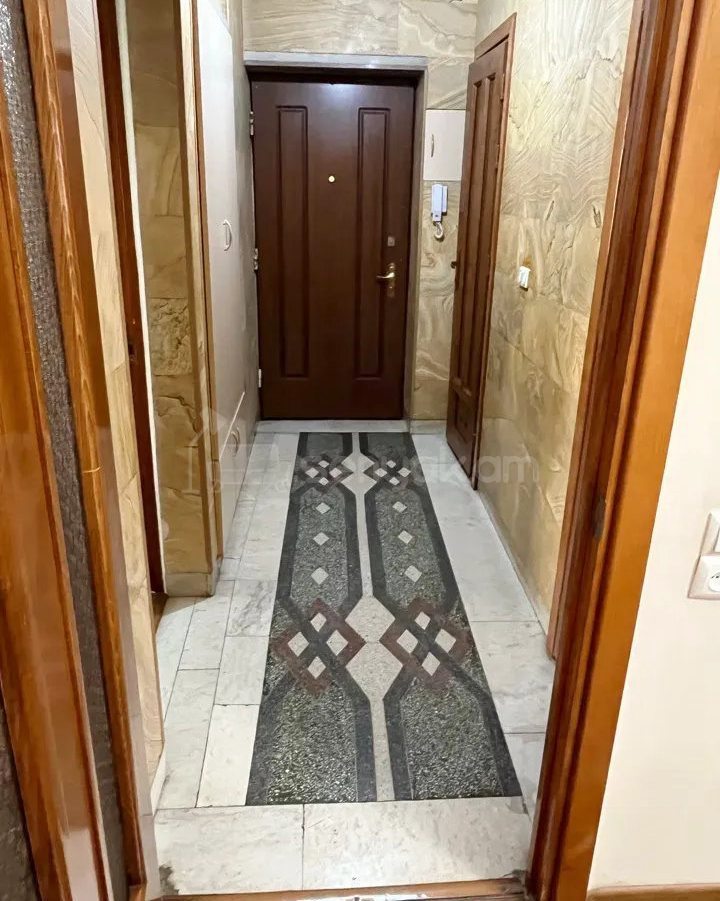 3 Սենյականոց Բնակարան Քարե Շենքում, 108քմ, 5/5 հարկ, Կապիտալ Վերանորոգված
