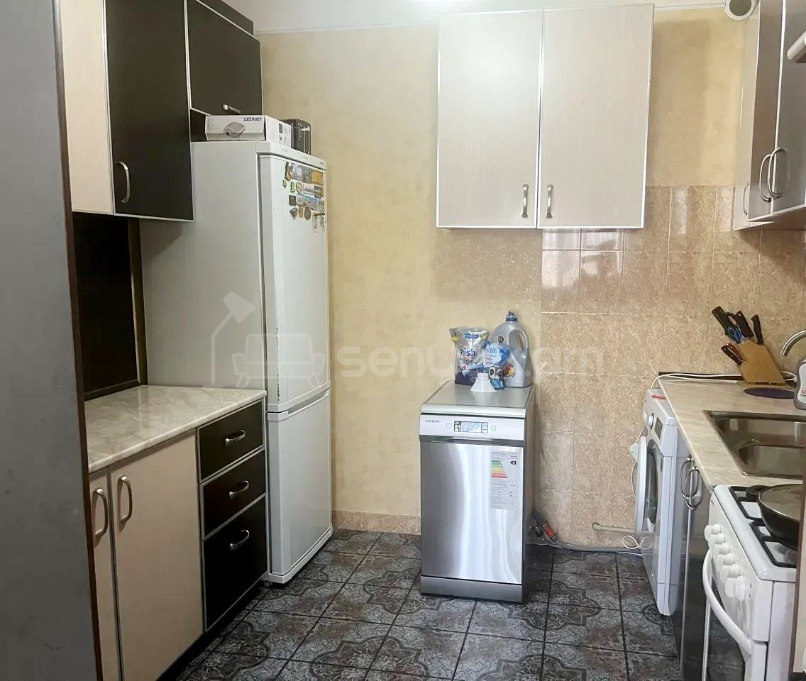 3 Սենյականոց Բնակարան Քարե Շենքում, 108քմ, 5/5 հարկ, Կապիտալ Վերանորոգված