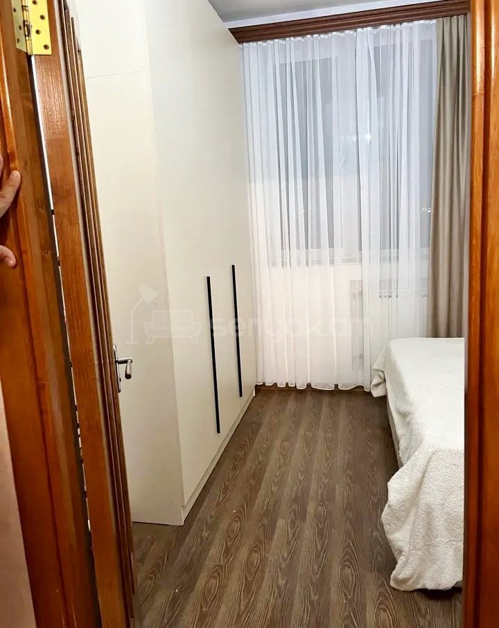 3 Սենյականոց Բնակարան Քարե Շենքում, 108քմ, 5/5 հարկ, Կապիտալ Վերանորոգված