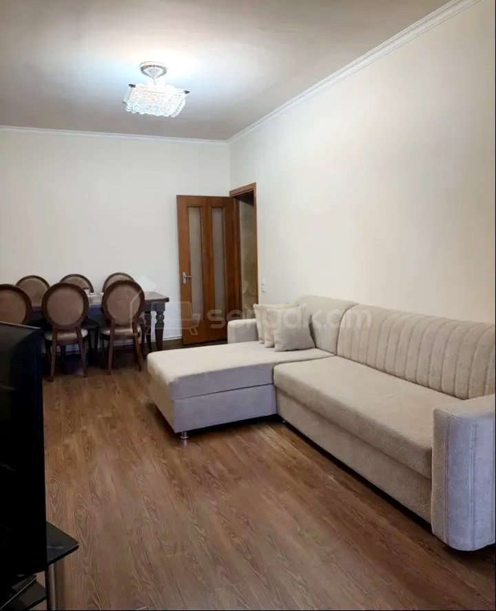 3 Սենյականոց Բնակարան Քարե Շենքում, 108քմ, 5/5 հարկ, Կապիտալ Վերանորոգված