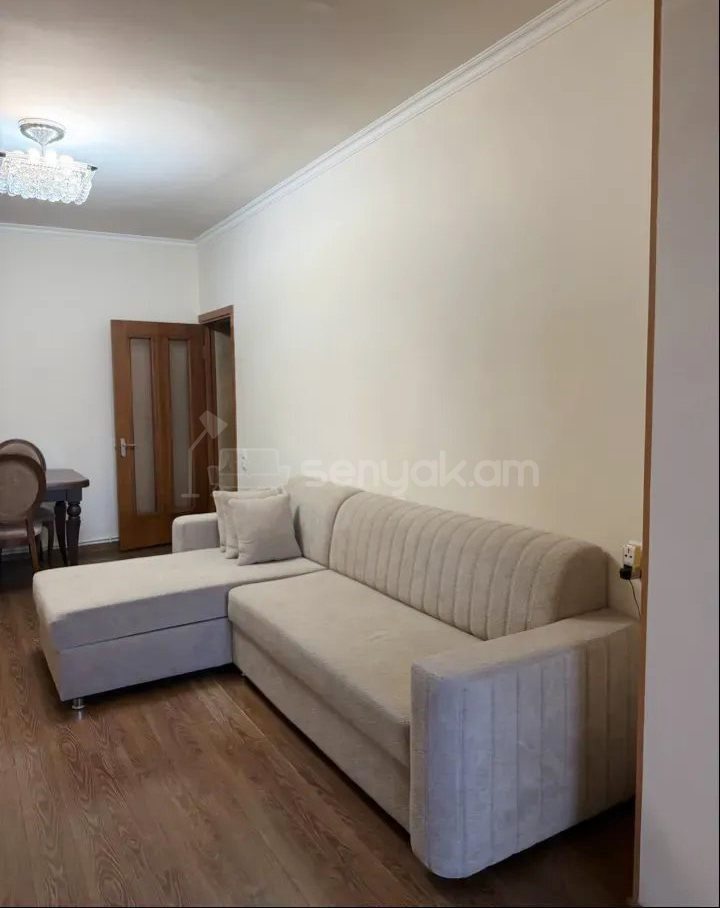 3 Սենյականոց Բնակարան Քարե Շենքում, 108քմ, 5/5 հարկ, Կապիտալ Վերանորոգված