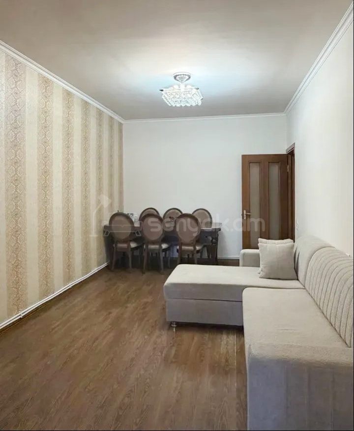 3 Սենյականոց Բնակարան Քարե Շենքում, 108քմ, 5/5 հարկ, Կապիտալ Վերանորոգված