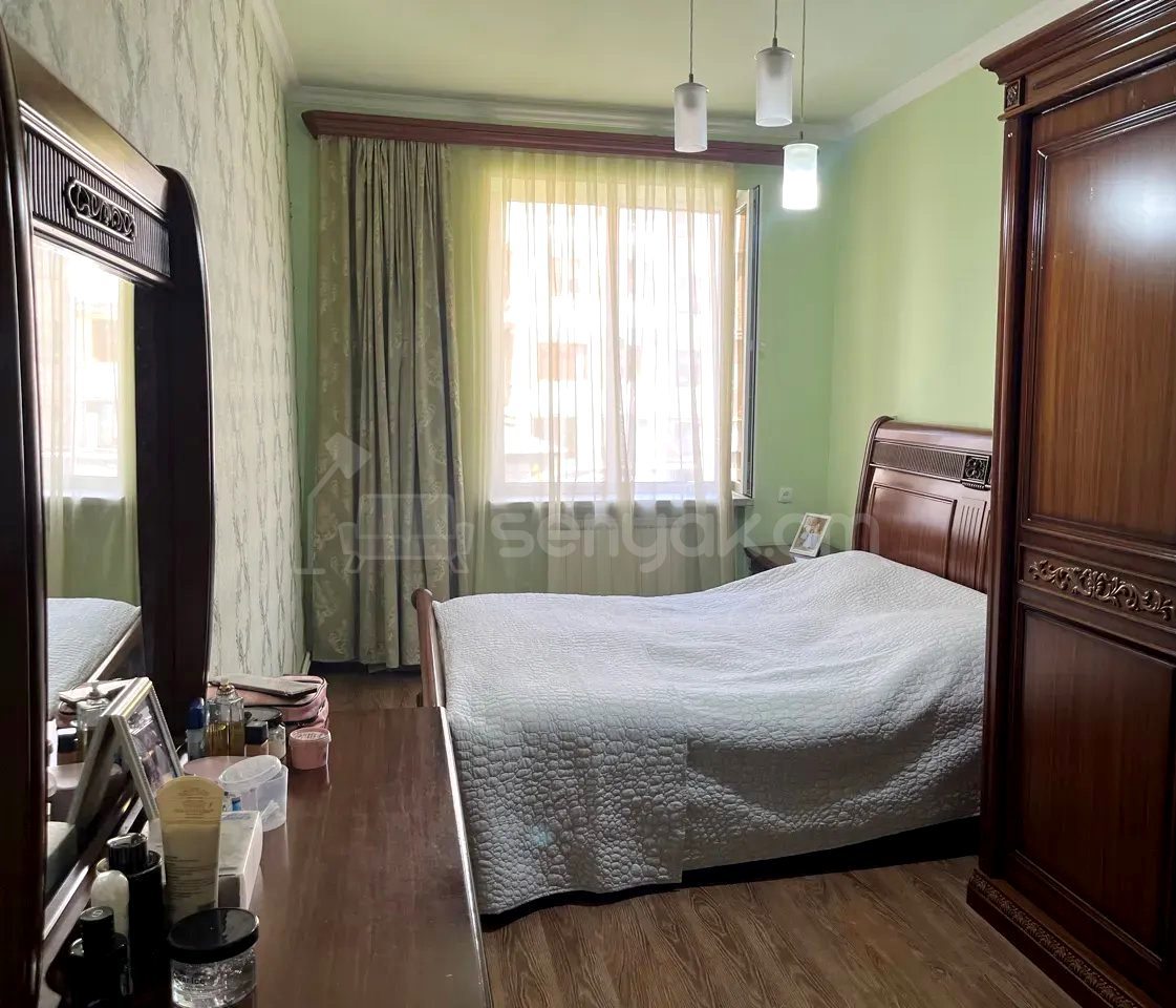 3 Սենյականոց Բնակարան Քարե Շենքում, 108քմ, 5/5 հարկ, Կապիտալ Վերանորոգված