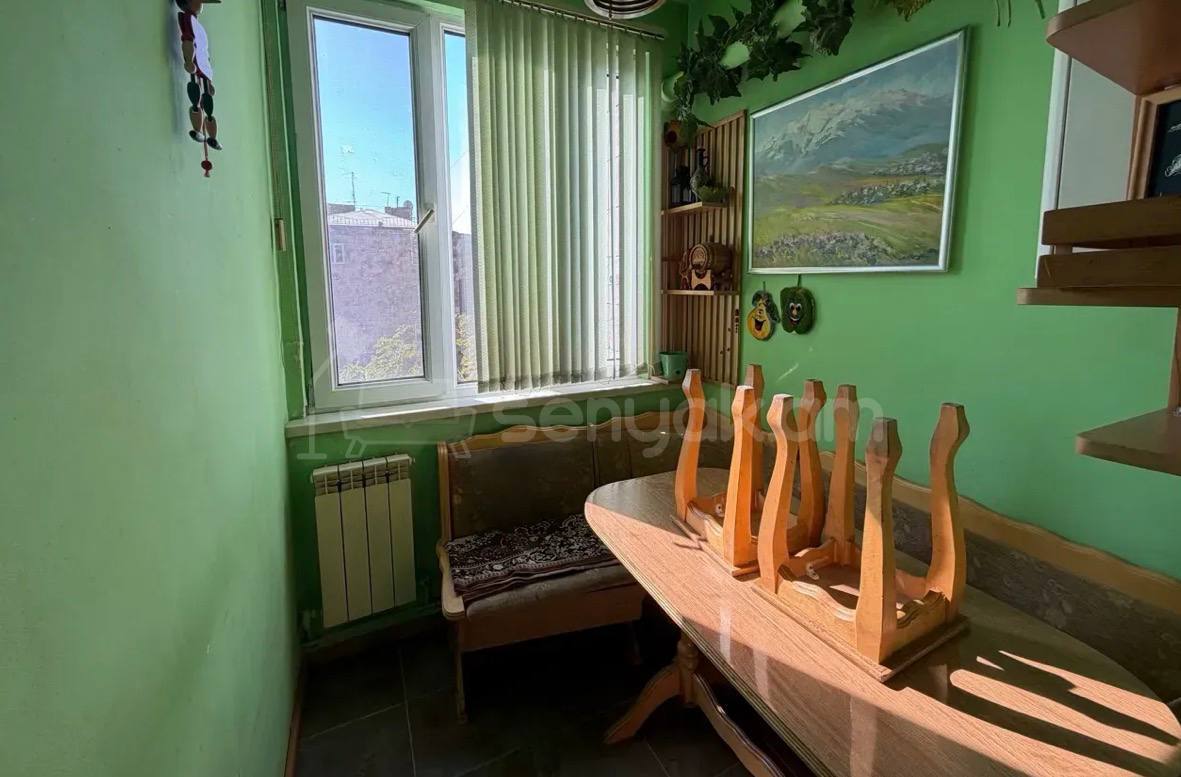 2 Սենյականոց Բնակարան Քարե Շենքում, 50քմ, 3/5 հարկ, Կապիտալ Վերանորոգված, Կահավորված, Արևկող