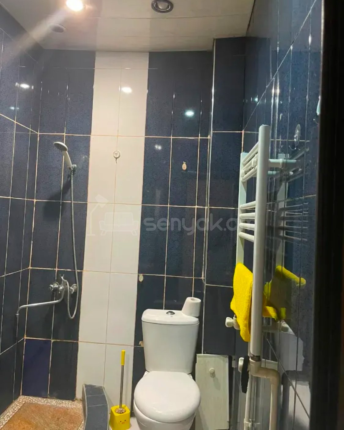 4 Սենյականոց Բնակարան Քարե Շենքում, 70քմ, 5/5 հարկ, Նորմալ Վիճակում, Կահավորված, Արևկող