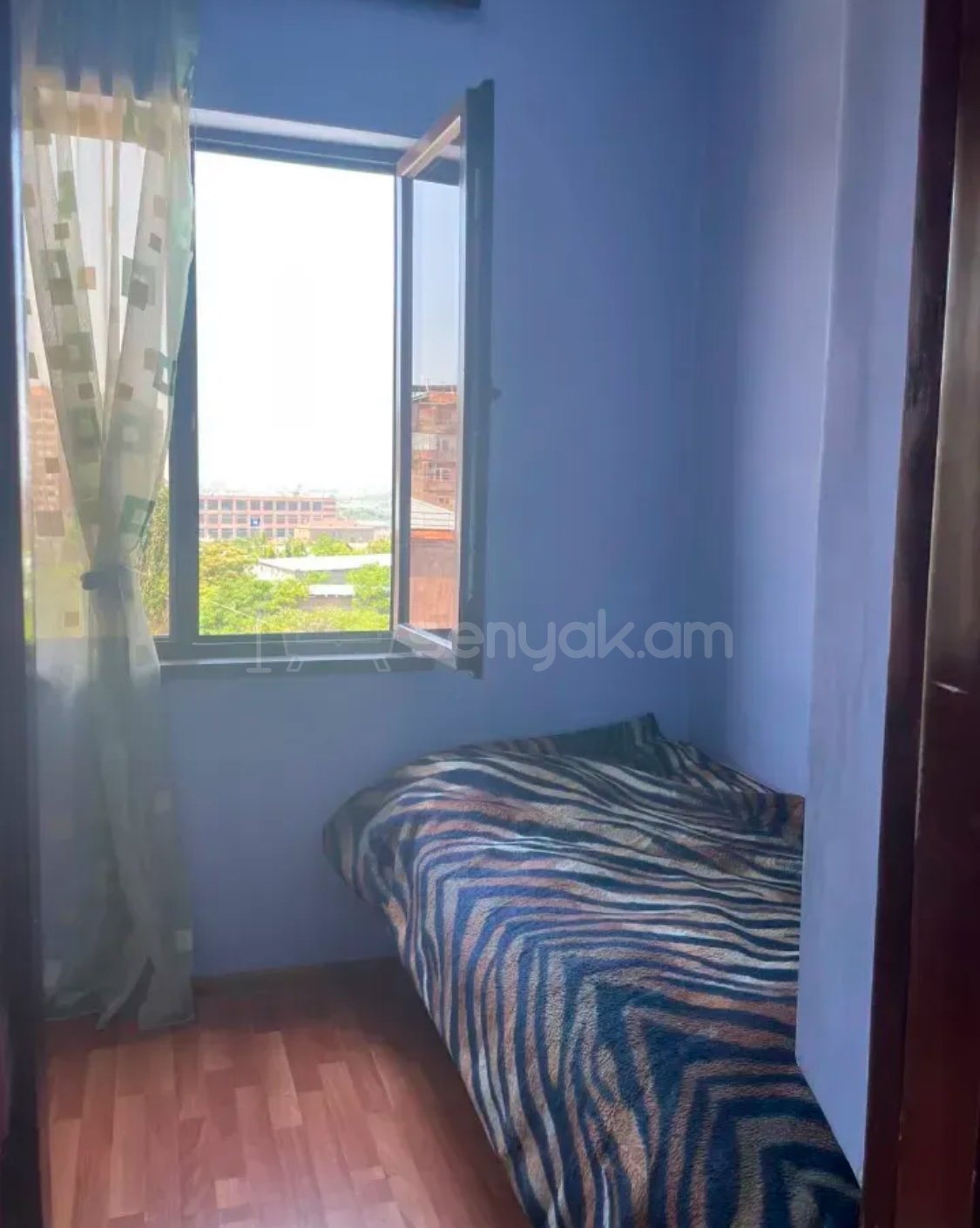 4 Սենյականոց Բնակարան Քարե Շենքում, 70քմ, 5/5 հարկ, Նորմալ Վիճակում, Կահավորված, Արևկող