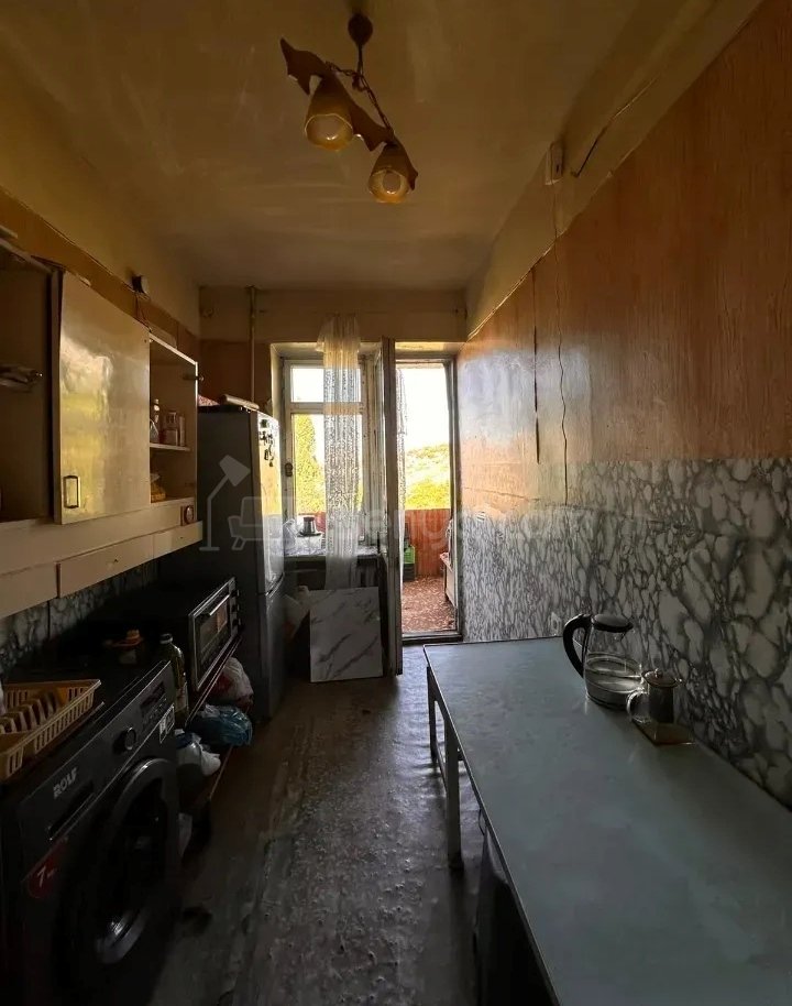 3 Սենյականոց Բնակարան Քարե Շենքում, 67քմ, 5/5 հարկ, Պետական Վիճակում