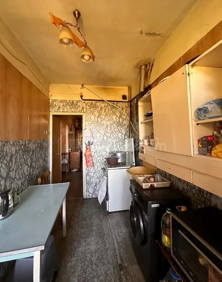 3 Սենյականոց Բնակարան Քարե Շենքում, 67քմ, 5/5 հարկ, Պետական Վիճակում