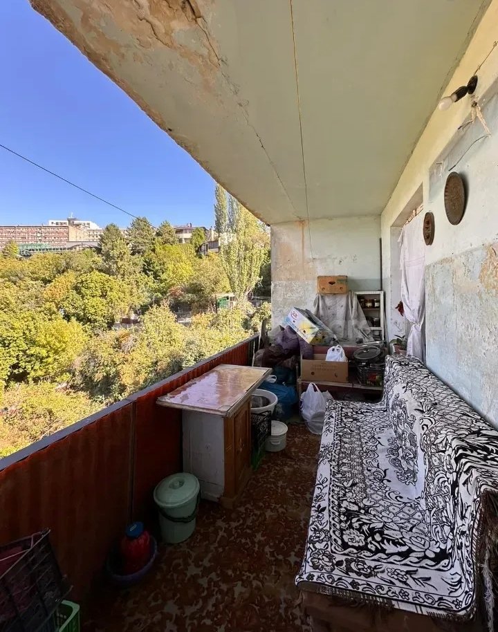 3 Սենյականոց Բնակարան Քարե Շենքում, 67քմ, 5/5 հարկ, Պետական Վիճակում