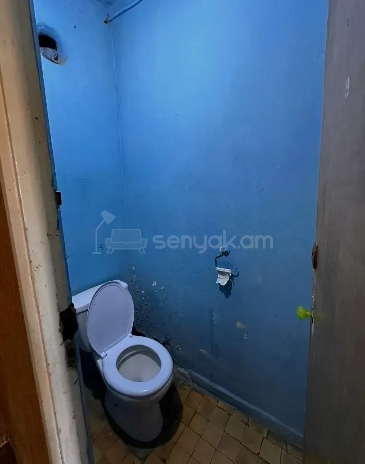 3 Սենյականոց Բնակարան Քարե Շենքում, 67քմ, 5/5 հարկ, Պետական Վիճակում