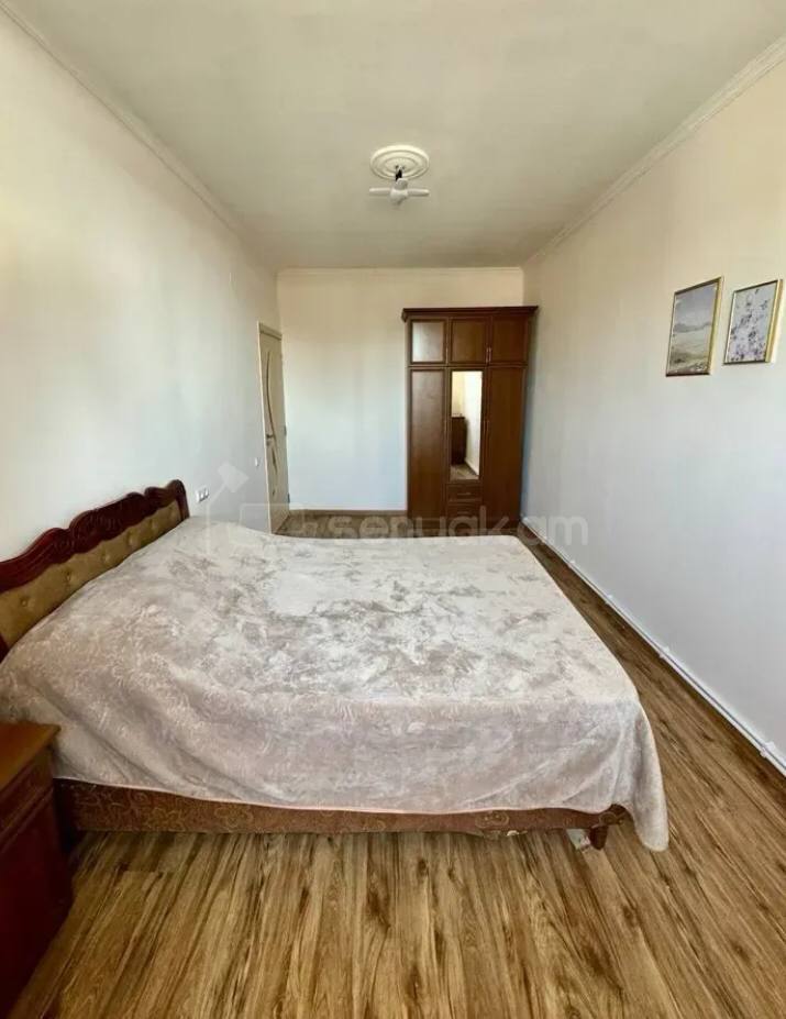 3 Սենյականոց Բնակարան Քարե Շենքում, 76քմ, 5/5 հարկ, Պետական Վիճակում, Կահավորված, Արևկող
