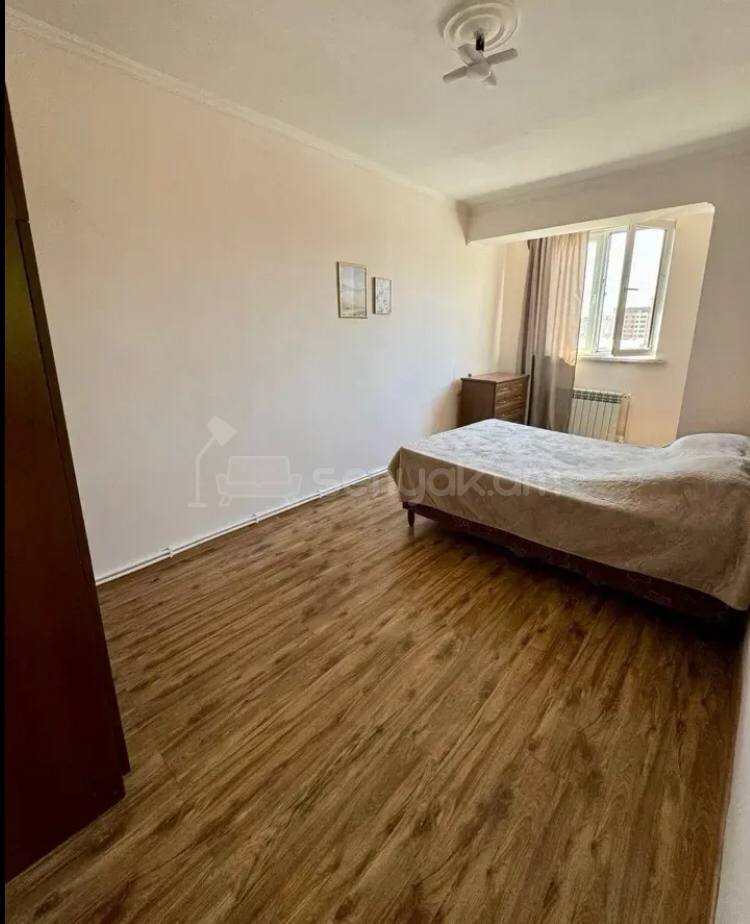 3 Սենյականոց Բնակարան Քարե Շենքում, 76քմ, 5/5 հարկ, Պետական Վիճակում, Կահավորված, Արևկող