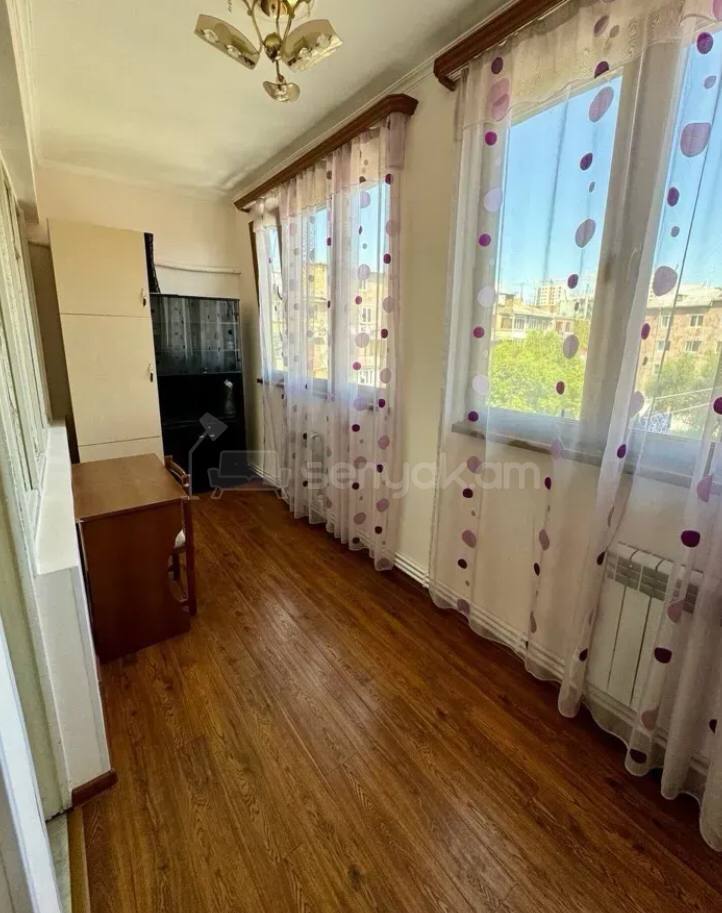 3 Սենյականոց Բնակարան Քարե Շենքում, 76քմ, 5/5 հարկ, Պետական Վիճակում, Կահավորված, Արևկող
