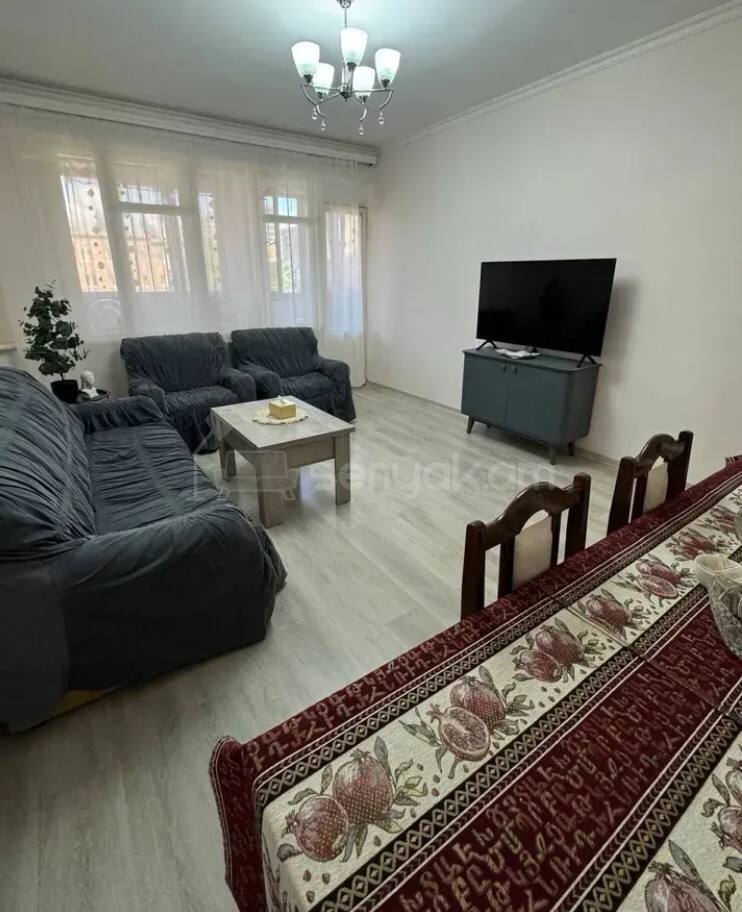 3 Սենյականոց Բնակարան Քարե Շենքում, 76քմ, 5/5 հարկ, Պետական Վիճակում, Կահավորված, Արևկող