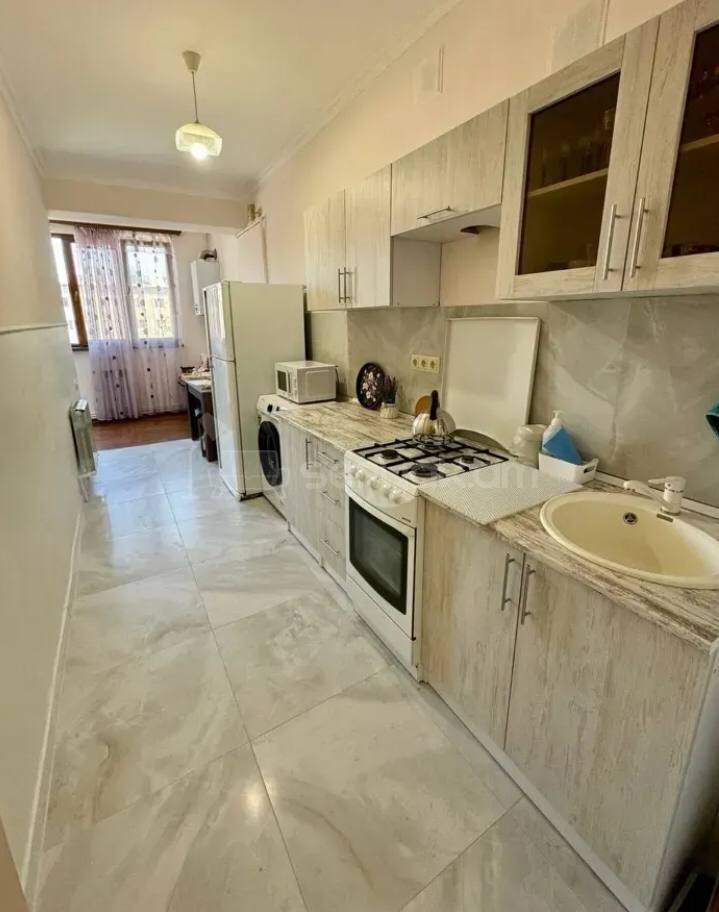 3 Սենյականոց Բնակարան Քարե Շենքում, 76քմ, 5/5 հարկ, Կոսմետիկ Վերանորոգված, Կահավորված, Արևկող