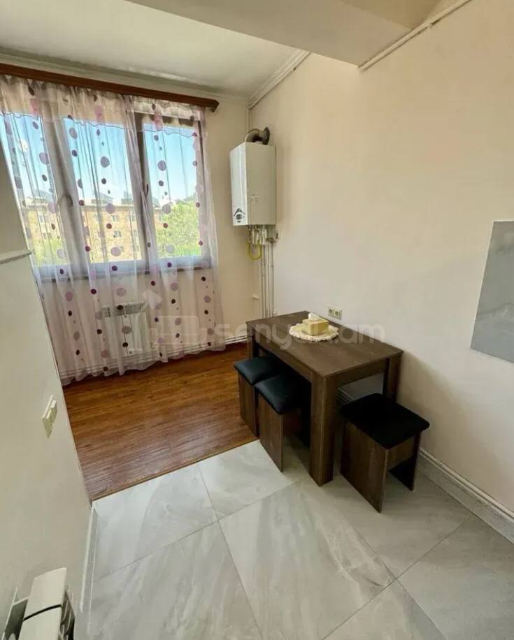 3 Սենյականոց Բնակարան Քարե Շենքում, 76քմ, 5/5 հարկ, Կոսմետիկ Վերանորոգված, Կահավորված, Արևկող