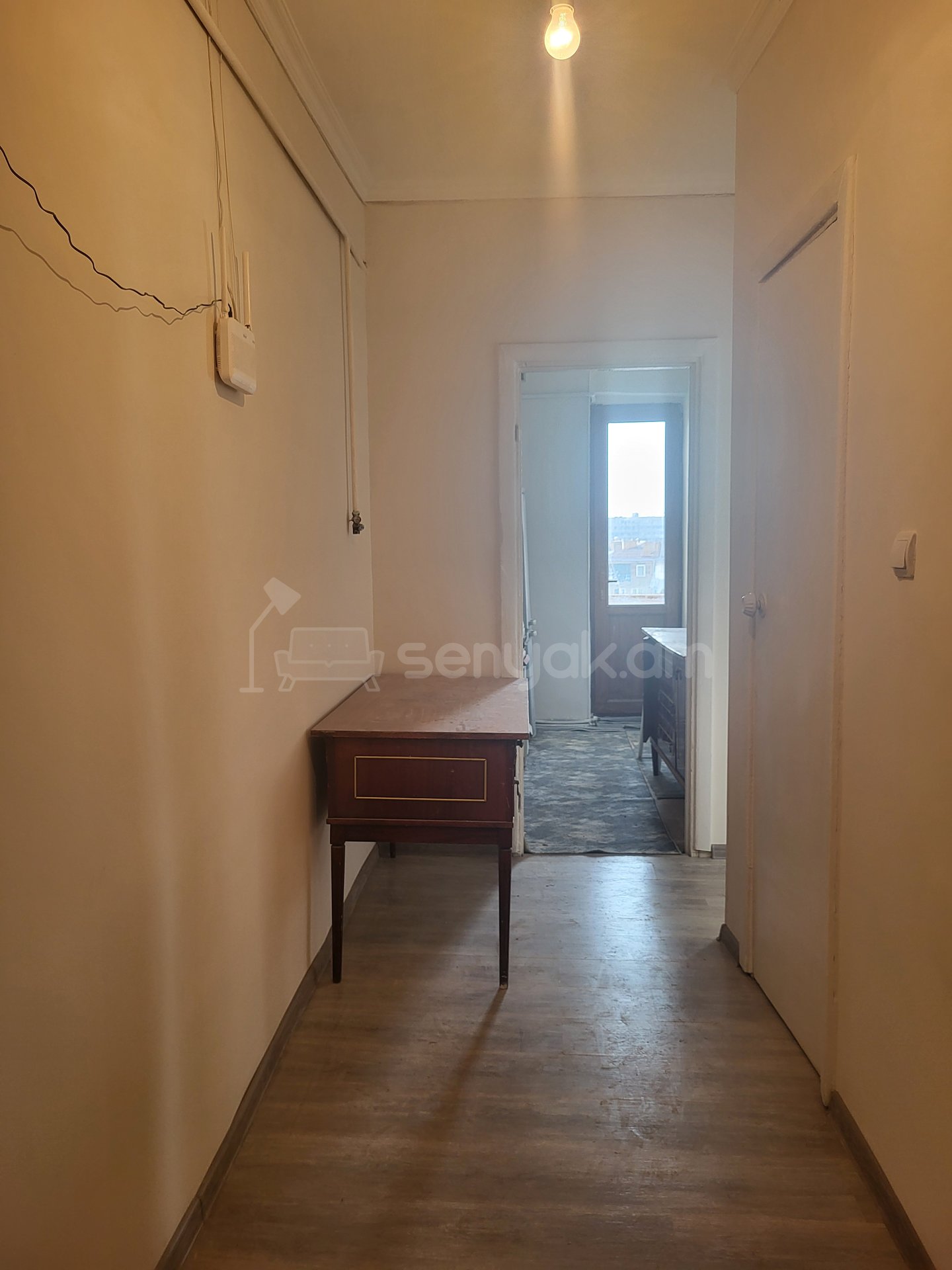 2 Սենյականոց Բնակարան Քարե Շենքում, 65քմ, 3/5 հարկ, Նորմալ Վիճակում, Կահավորված, Արևկող