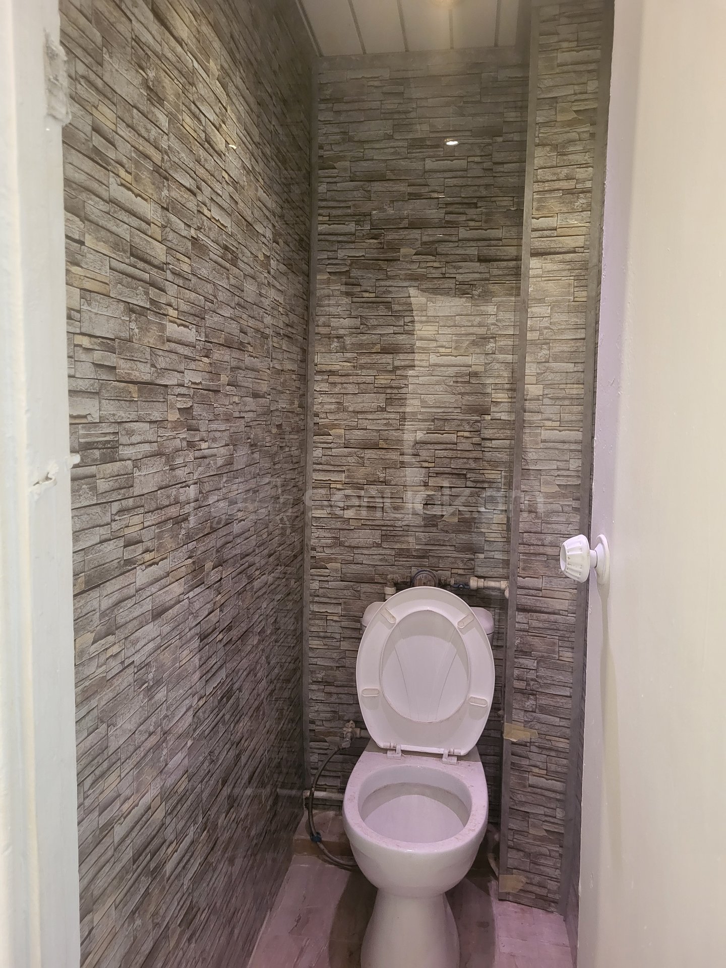 2 Սենյականոց Բնակարան Քարե Շենքում, 65քմ, 3/5 հարկ, Նորմալ Վիճակում, Կահավորված, Արևկող